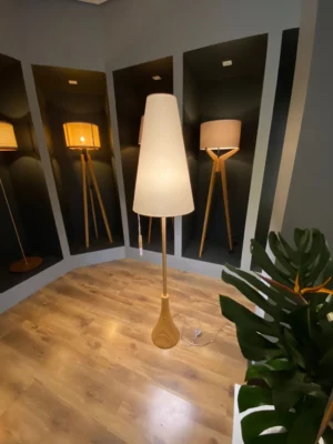 Madelustre Abajur de Piso Grande Sequoia Cone 3399na **